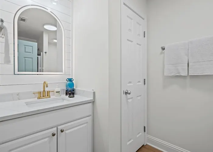 Lighthouse #1109 - 1 Bedroom + Bunk Newly Renovated! *